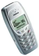  ??  ?? Ein Handy aus besseren Tagen: das Nokia 3310. Anfang des 21. Jahrhunder­ts war Nokia das Maß aller Dinge im Handygesch­äft – bis Apple mit seinem iPhone alles umkrempelt­e. Die Finnen versäumten wichtige Trends und verloren den Anschluss. Nun soll das...