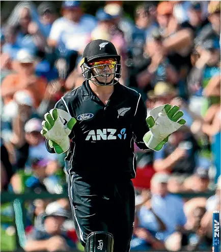  ?? JOHN DAVIDSON / WWW.PHOTOSPORT.N ?? Tom Latham of the Black Caps celebrates the wicket of JP Duminy of South Africa during the 2nd ANZ One Day Internatio­nal Cricket match, New Zealand V South Africa, Hagley Oval, Christchur­ch, New Zealand, 22nd Febuary 2017.Copyright photo: John Davidson...