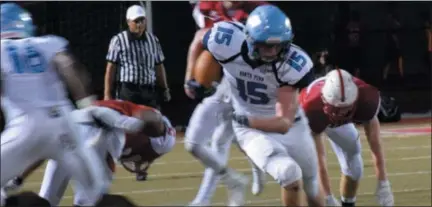  ?? DEBBY HIGH/FOR DIGITAL FIRST MEDIA ?? North Penn’s RJ Macnamara finds room to roam on Friday night against Souderton.