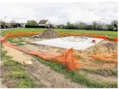  ?? Ludovic Vincent ?? Le lancement du chantier de l’antenne Free à côté du stade François-Pons a surpris la municipali­té de Verneuil-sur-Seine.