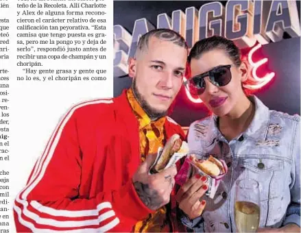  ?? (PRENSA MTV) ?? Un chori con servilleta de dólares. Los Caniggia saben cuál es el interés por sus figuras.