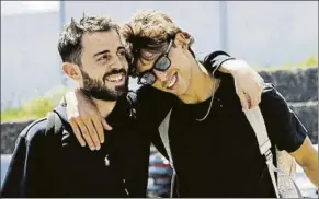  ?? FOTO: INSTAGRAM ?? Bernardo Silva con Joao Félix en la llegada de una concentrac­ión con Portugal