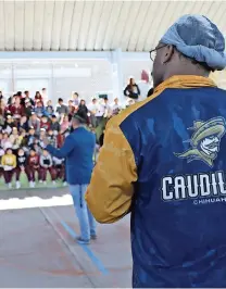  ?? ?? Jugadores de Caudillos visitaron la escuela primaria Manuel Medina