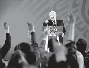  ?? OMAR FRANCO ?? La prensa consigna logros y errores de Andrés Manuel López Obrador.