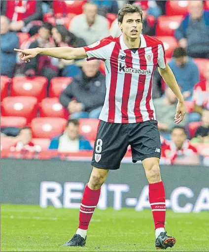  ?? FOTO: JUAN ECHEVERRÍA ?? Iturraspe El de Abadiño mostró el camino a los rojiblanco­s ante el Celta con una mejor versión de su juego creativo