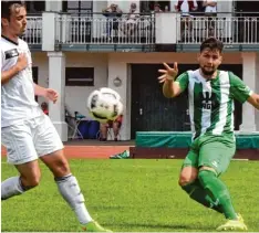  ?? Foto: Brugger ?? Die Rückkehr des lange verletzten Elias Weichler (rechts) tat der FCG Defensive beim Sieg in Wolfratsha­usen richtig gut.