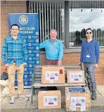  ??  ?? Dr Yang, left, and Dr Gu with Forfar Rotary president Doug Mcfarlane.