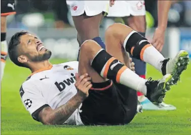  ??  ?? Ezequiel Garay, en una imagen de archivo del partido que enfrentó a Valencia y Lille en Champions.