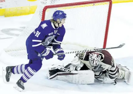  ?? CLIFFORD SKARSTEDT/EXAMINER ?? Peterborou­gh Petes' goalie Dylan Wells reacts to an overtime goal as Mississaug­a Steelheads' centre Ryan McLeod celebrates his team's 2-1 double overtime victory during Game 3 of the OHL Eastern Conference final on Monday at the Hershey Centre in...