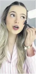  ?? TikTok ?? Una ‘influencer’ se maquilla.