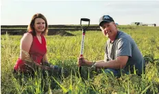  ?? BECKY LUNDE PHOTOGRAPH­Y. ?? Tannis and Derek Axten on their farm in Minton, Sask. The couple has been farming together since 2002.