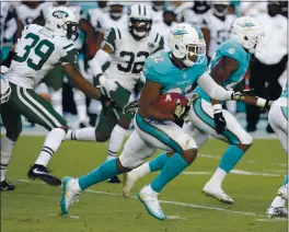  ?? WILFREDO LEE — THE ASSOCIATED PRESS FILE ?? Former Miami Dolphins running back Kenyan Drake (32) has signed with the Las Vegas Raiders.