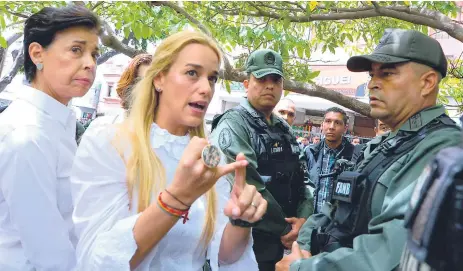  ??  ?? OPOSICIÓN. Lilian Tintori, esposa del preso político Leopoldo López dijo que Nicolás Maduro tiene miedo.