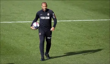  ?? (Photo Jean-Fraçois Ottonello) ?? Ce soir, sur la pelouse de la Meinau, la nouvelle vie de Thierry Henry débute.