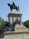  ??  ?? La statua di Garibaldi (Percossi/Ansa)