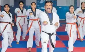  ??  ?? Taekwondo trainer Shakeel Ahmed trains women constables of Delhi Police as part of the Sashakti initiative