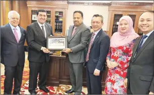  ??  ?? Ambassador Al-Assousi meeting with Malaysian president and members of the Senate.