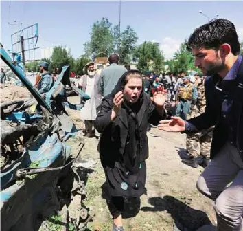  ?? AP ?? Audacious attack ■Above: An Afghan woman cries out at the site of the suicide attack on a Nato convoy in Kabul yesterday.