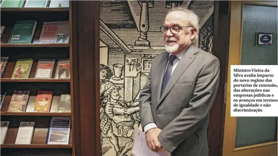  ??  ?? Ministro Vieira da Silva avalia impacto do novo regime das portarias de extensão, das alterações nas empresas públicas e os avanços em termos de igualdade e não discrimina­ção