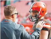  ?? AP PHOTO/JEFF HAYNES ?? Cleveland coach Gregg Williams talks to quarterbac­k Baker Mayfield before his first game as head coach against the Kansas City Chiefs Sunday in Cleveland.
