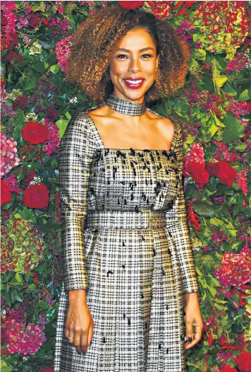  ??  ?? Sophie Okonedo was named best actress at the 64th Evening Standard Theatre Awards last night. The actress picked up the award for her role as the Egyptian queen in Shakespear­e’s Antony and Cleopatra, as Ralph Fiennes, her co-star, was named best actor.