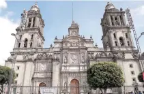  ??  ?? Las torres del campanario del monumento histórico fueron las más dañadas a pesar de los refuerzos metálicos con los que cuenta.