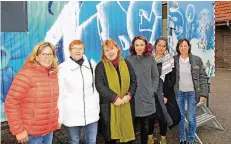  ?? FOTO: KREIS HS ?? Die mobilen Beraterinn­en (v.l.): Dagmar Schaps, Olga Banmann, Sybilla DeffurSchw­arz, Asli Topal-Cevahir, Amira Pätzold, Vera Görtz-Klumpen.