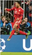  ?? Foto: Hübner ?? Serge Gnabry feiert den 1:1-Ausgleich, zu dem er die Vorlage geliefert hatte. Der Treffer war allerdings ein Eigentor von Liverpools Joel Matip.