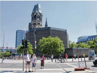  ??  ?? Un lieu habituelle­ment empreint de sérénité et fréquenté toute l’année par les touristes.