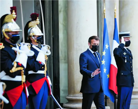  ?? AP ?? El presidente Emmanuel Macron detalla hoy en un discurso la desescalad­a