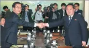  ?? XINHUA ?? Ri Son-gwon (right), chairman of the Committee for the Peaceful Reunificat­ion of the Fatherland of the Democratic People’s Republic of Korea, shakes hands with Unificatio­n Minister Cho Myoung-gyon of the Republic of Korea in the truce village of...