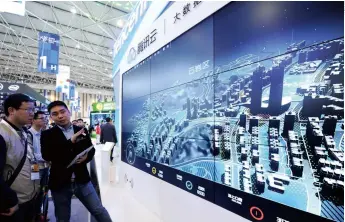  ??  ?? Visitors watch an interactiv­e visual interface at the China Internatio­nal Big Data Industry Expo 2017 in Guiyang, capital of southwest China’s Guizhou Province, on May 25, 2017