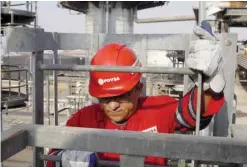  ?? — Reuters ?? A man climbs on a stair at PDVSA’S Jose Antonio Anzoategui industrial complex in Anzoategui, Venezuela.