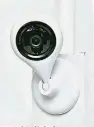  ??  ?? IP Cam，需要手动调校角度，但胜在体积细小，背后有磁贴，倒装以外，也可贴于金属平面。手动调校角度：水滴形