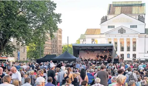  ??  ?? Bei „Jazz auf’m Plazz“geht es auf dem König-Heinrich-Platz immer hoch her.