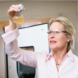  ?? FOTO EFE ?? Frances H. Arnold es una de las ganadoras del premio Nobel de Química, que se entregó este miércoles.