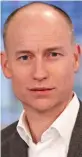  ??  ?? MP Stephen Kinnock’s wife, former Danish PM Helle ThorningSc­hmidt, and mum Glenys have the same steely gaze