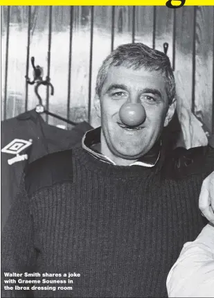  ?? ?? Walter Smith shares a joke with Graeme Souness in the Ibrox dressing room