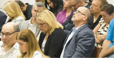  ?? AMY BETH BENNETT/SOUTH FLORIDA SUN SENTINEL ?? Fred Guttenberg, seated with wife Jennifer, looks up in disgust while the verdicts are announced Thursday in the sentencing trial of Marjory Stoneman Douglas High School shooter Nikolas Cruz at the Broward County Courthouse in Fort Lauderdale.
