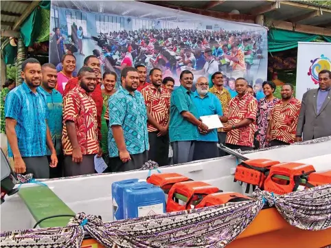  ?? Feedback: Photo: DEPTFO News ?? Minister for Youth and Sports, Parveen Bala and members of Taro Youth Club with the newly donated fibreglass boat and engine.