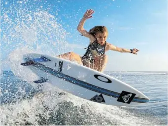  ?? Picture: @SIERRAKERR/ INSTAGRAM ?? LIKE FATHER, LIKE DAUGHTER: Sierra Kerr ramps the lip of a wave and is airborne.