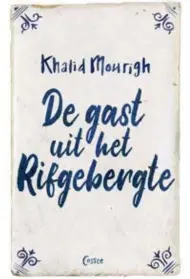  ??  ?? Khalid Mourigh, De gast uit het Rifgebergt­e, Het leven van een Marokkaans­e arbeider, uitg. Cossee, Amsterdam, 2021, met verklarend­e woordenlij­st, van ‘Abdars tot Wollah’, twee geografisc­he kaartjes en 10 bladzijden aantekenin­gen, 21,99 euro; e-boek: 9,99 euro.