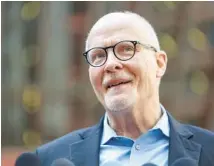  ?? SHANNA MADISON/CHICAGO TRIBUNE ?? Mayoral candidate Paul Vallas thanks voters outside the Thompson Center on March. 1.