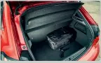  ??  ?? Selv om Peugeot’ens bagagerum er 73 liter mindre end i Zoe, opleves det ikke markant mindre.
◀