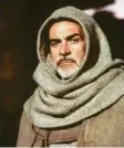  ??  ?? In der Rolle eines ermittelnd­en Franzis‰ kanermönch­s glänzte Connery in „Der Name der Rose“.