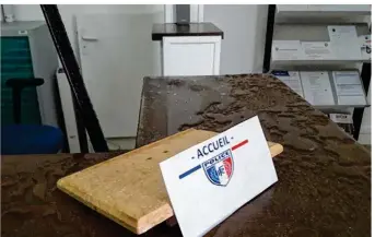  ??  ?? L’accueil de la police municipale a été inondé dans la nuit de vendredi à samedi.