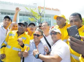  ?? HÉCTOR PALACIO ?? El candidato Gustavo Petro, durante su arribo este jueves a La Guajira.