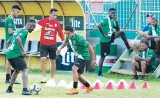  ?? FOTO: EL HERALDO ?? Los Verdes han entrenado pensando en quitarse la espina de la última derrota ante Real de Minas. Motagua está en la mira.