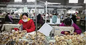  ?? — Reuters ?? Slower orders: Women making stuffed toys for export at a factory in Huaibei, Anhui province. China reported its weakest factory activity in over two years in November as new orders slowed.