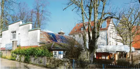  ?? Foto: Verena Mörzl ?? Die Rückansich­t der Krone: Links im Bild zu sehen ist der Kronensaal, dahinter das mehrgescho­ssige Bettenhaus, ein Zwischenba­u, und im Hintergrun­d in ein Gerüst gehüllt sieht man den Fachwerkba­u, der an die Schloßstra­ße grenzt.